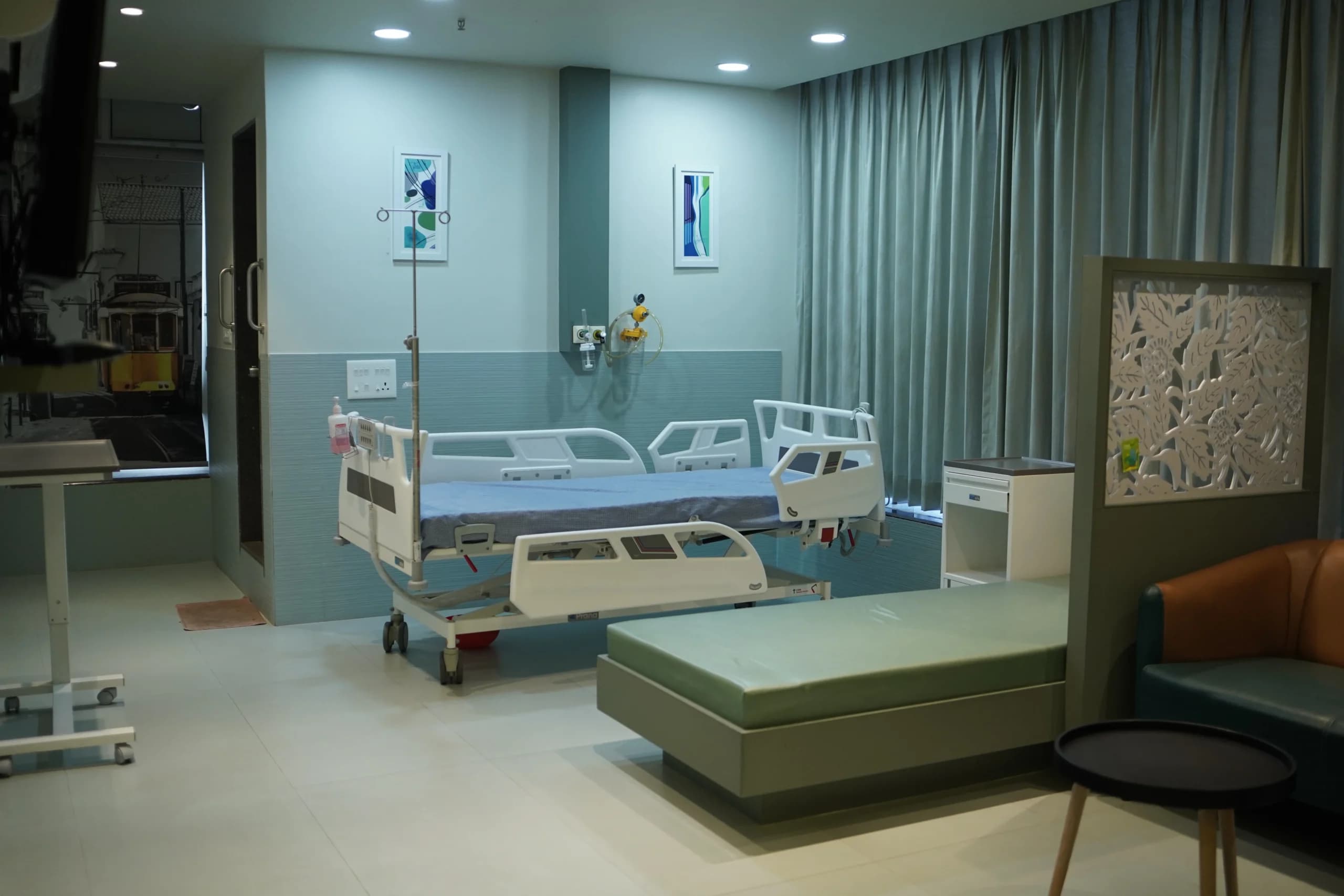 Six Sigma Hospital deluxe room